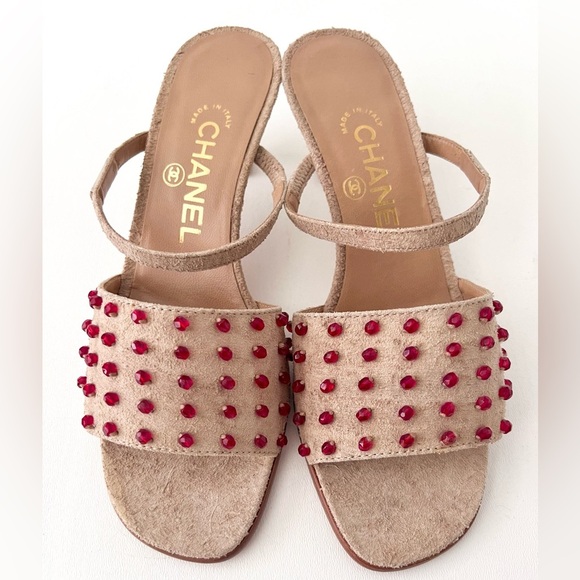CHANEL | Vintage Y2K Tan Suede Red Embellished Mule Lucite Kitten Heel Sandal - Picture 7 of 16